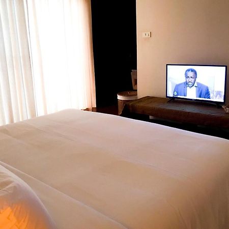 Siam Bright Suite Bangkok Esterno foto