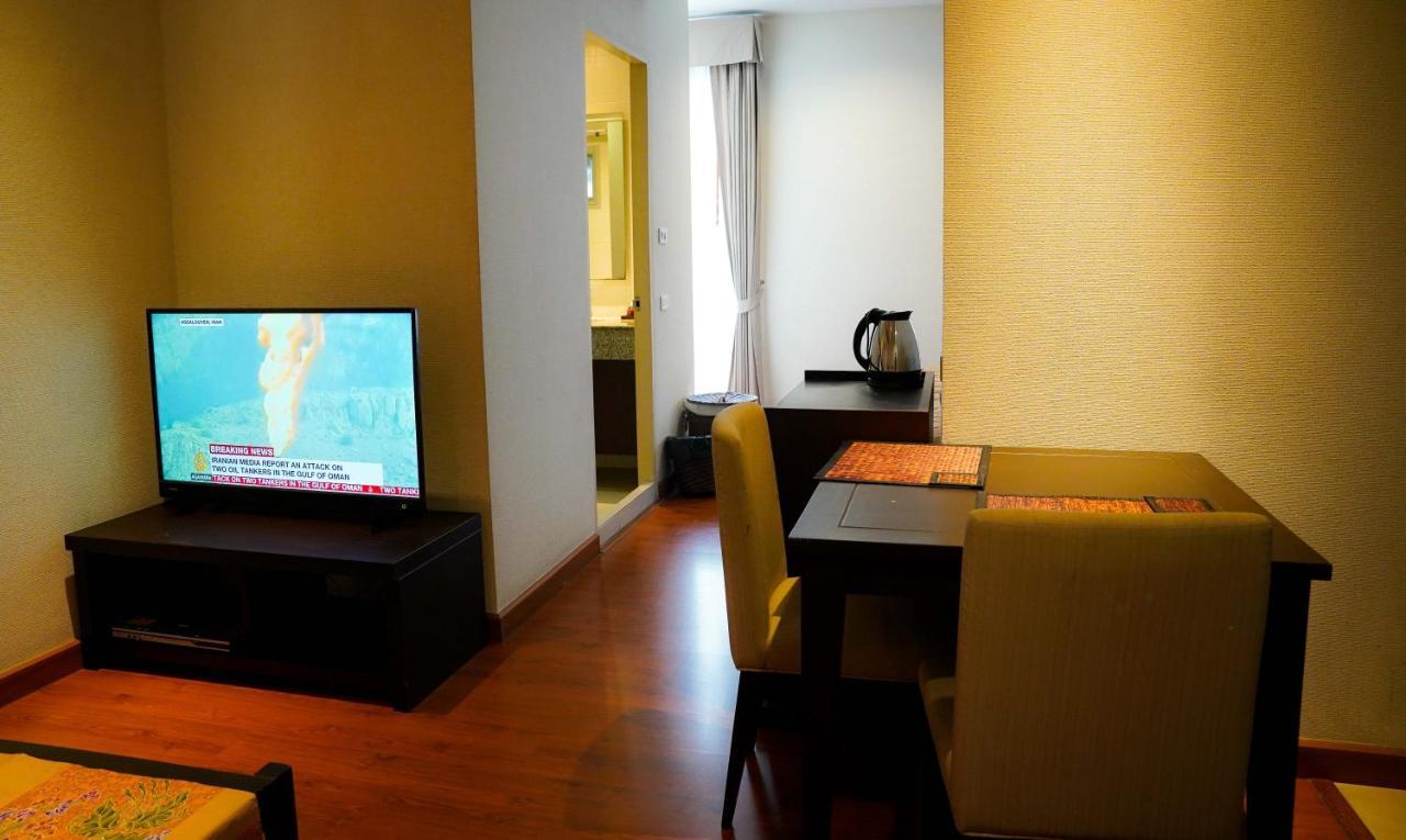 Siam Bright Suite Bangkok Esterno foto