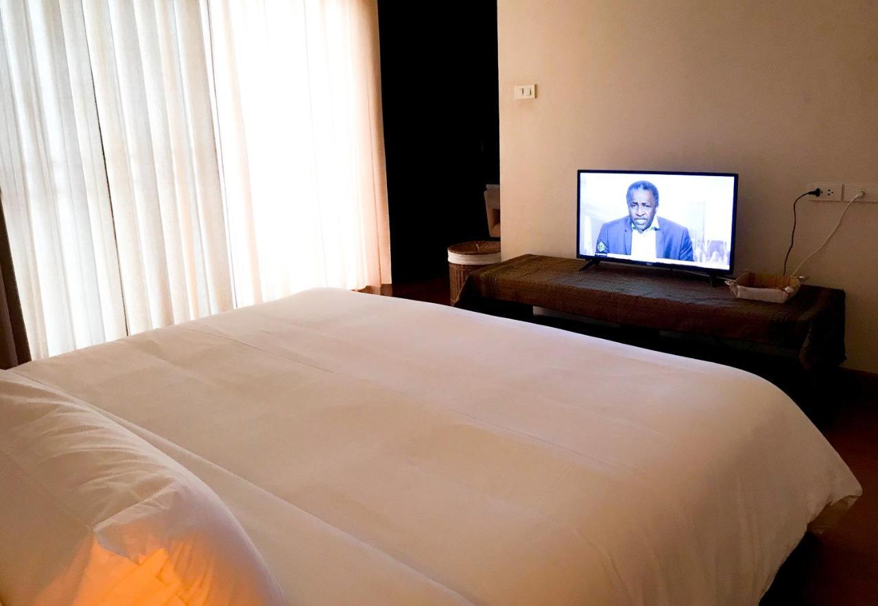 Siam Bright Suite Bangkok Esterno foto